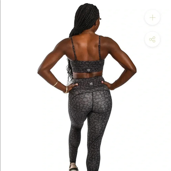 Til You Collapse Essential‎ sports bra black size medium  Black Leopard print - Picture 9 of 9